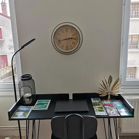 Apartment Jungle - - Netflix *