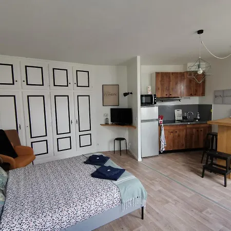 Jungle - - Netflix Apartment Gex