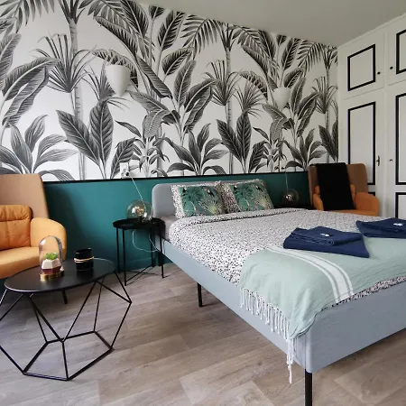 Apartment Jungle - - Netflix