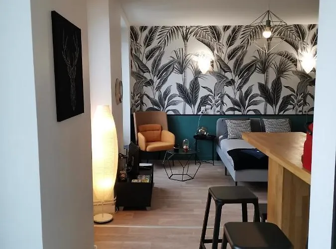 Apartment Jungle - - Netflix