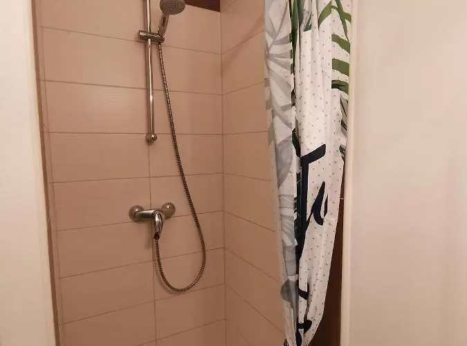 Jungle - - Netflix Apartment *