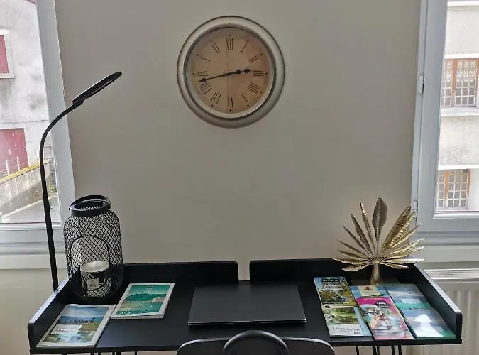 Apartment Jungle - - Netflix *