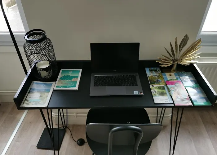 Jungle - - Netflix Apartment