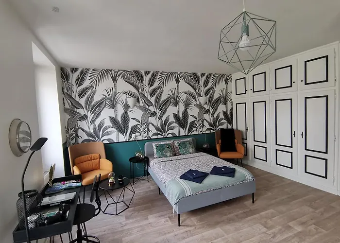 Jungle - - Netflix Apartment Gex