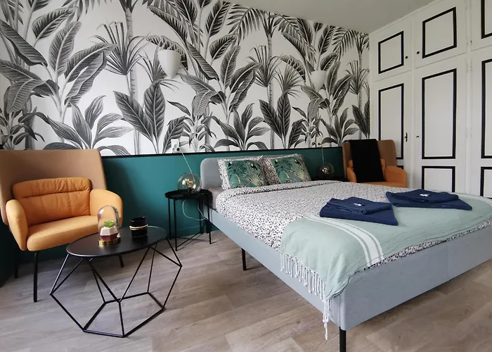 Apartment Jungle - - Netflix